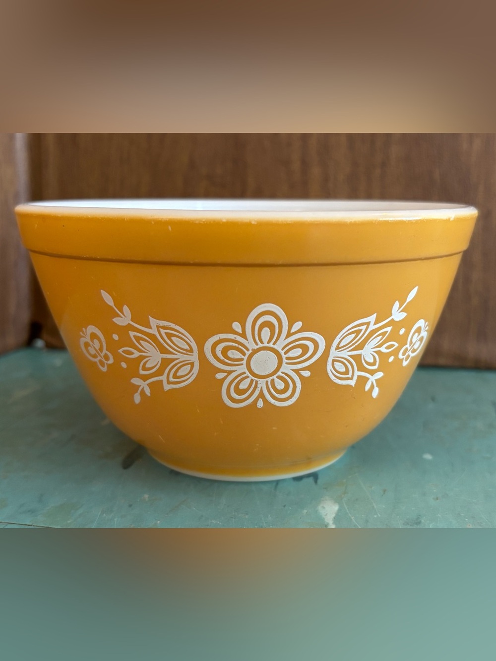 Vintage 1970's Pyrex Yellow Butterfly gold 401 bowl
